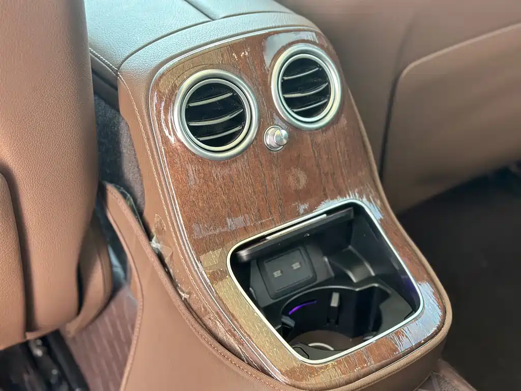 Mercedes-Benz E-Class — миниатюра 11