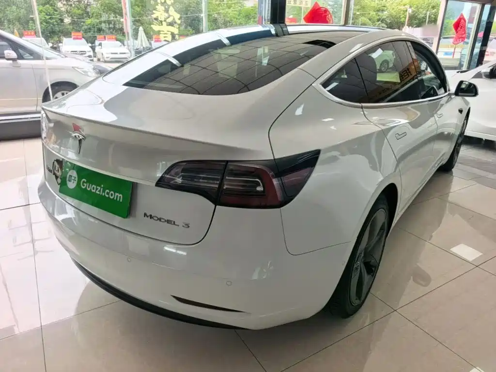 Tesla Model 3 — миниатюра 7