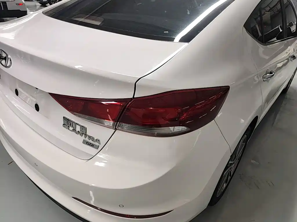 Hyundai Elantra — миниатюра 8