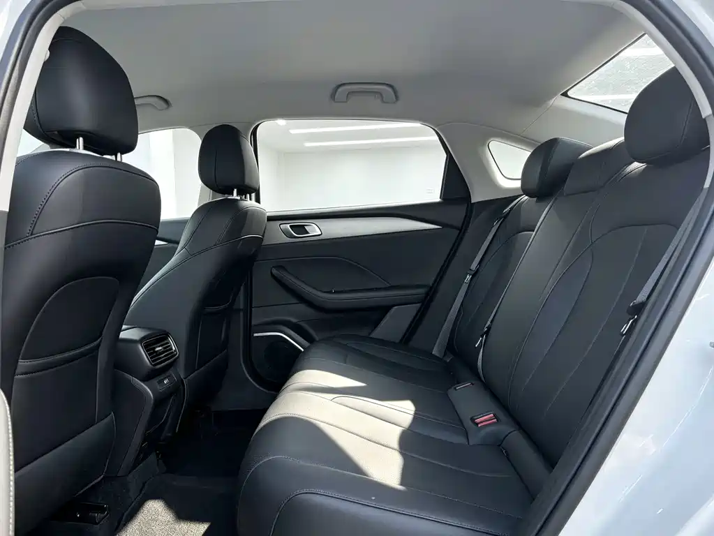 Geely Emgrand — миниатюра 6