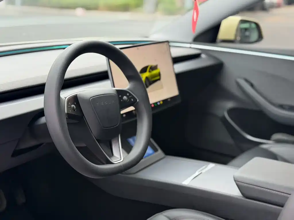 Tesla Model 3 — миниатюра 4