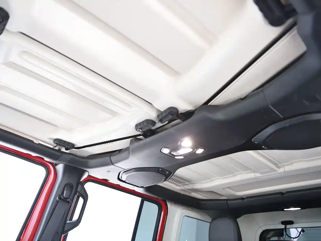 Jeep Wrangler PHEV — миниатюра 18