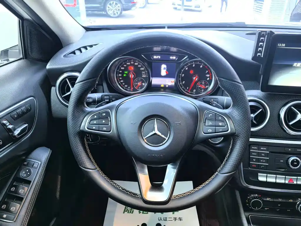 Mercedes-Benz GLA — миниатюра 8