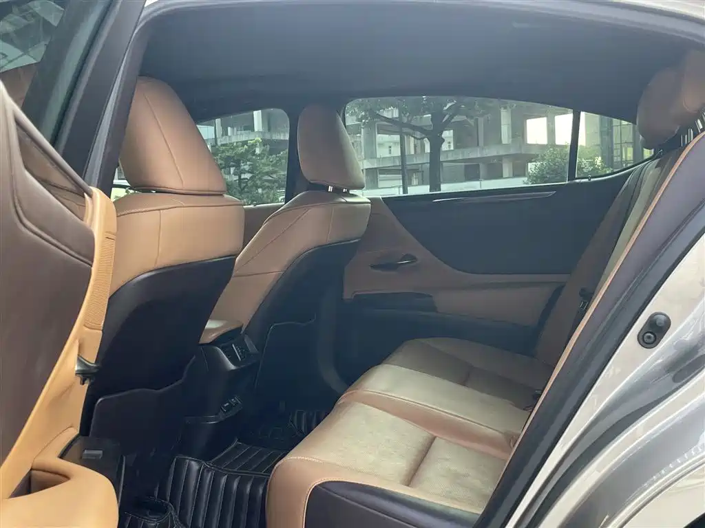 Lexus ES — миниатюра 7