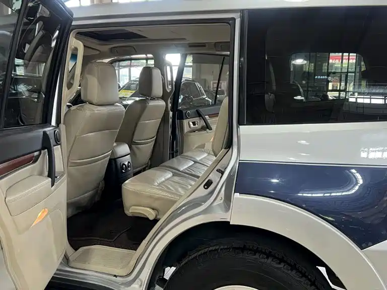 Mitsubishi Pajero (Import) — миниатюра 17