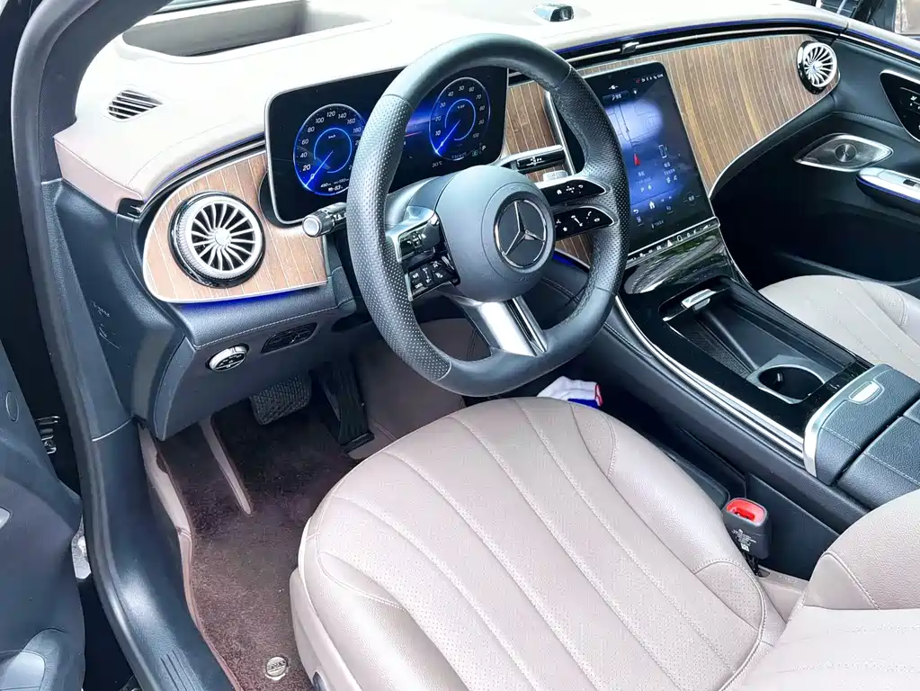 Mercedes-Benz EQE SUV — миниатюра 7