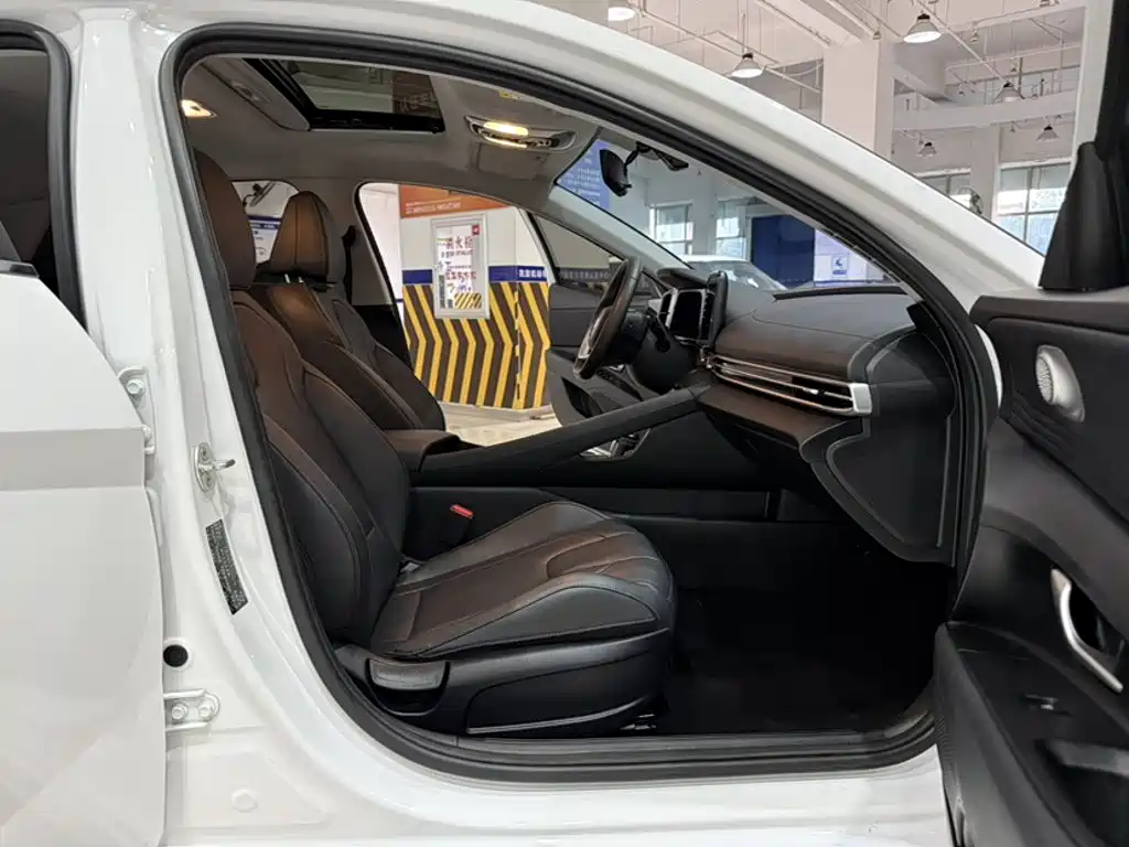 Hyundai Elantra — миниатюра 5