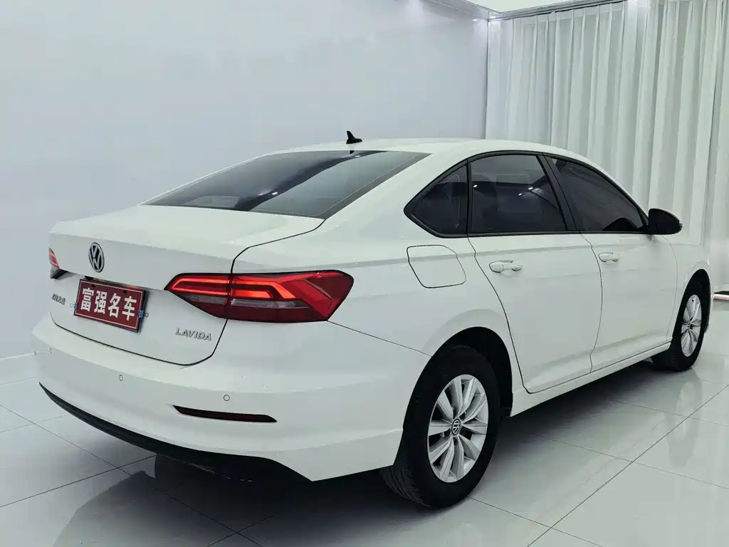 Volkswagen Lavida — миниатюра 4