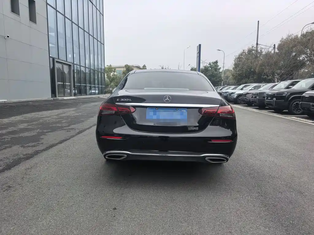 Mercedes-Benz E-Class - фото 12