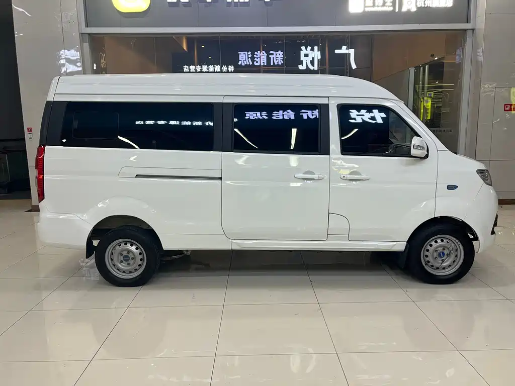 SRM XINYUAN NEW ENERGY SEA LION EV