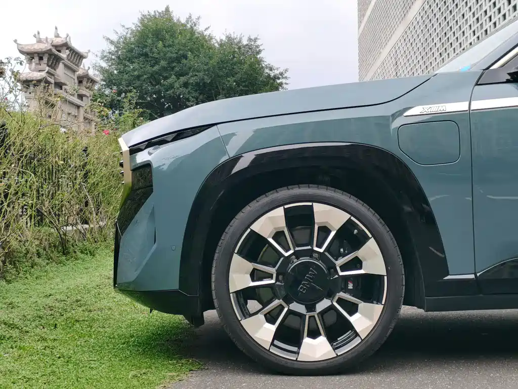 BMW XM — миниатюра 8