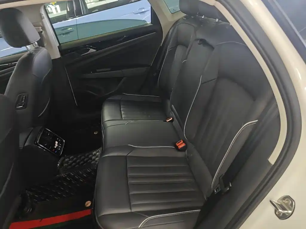 Volkswagen 帕萨特插电混动 — миниатюра 17