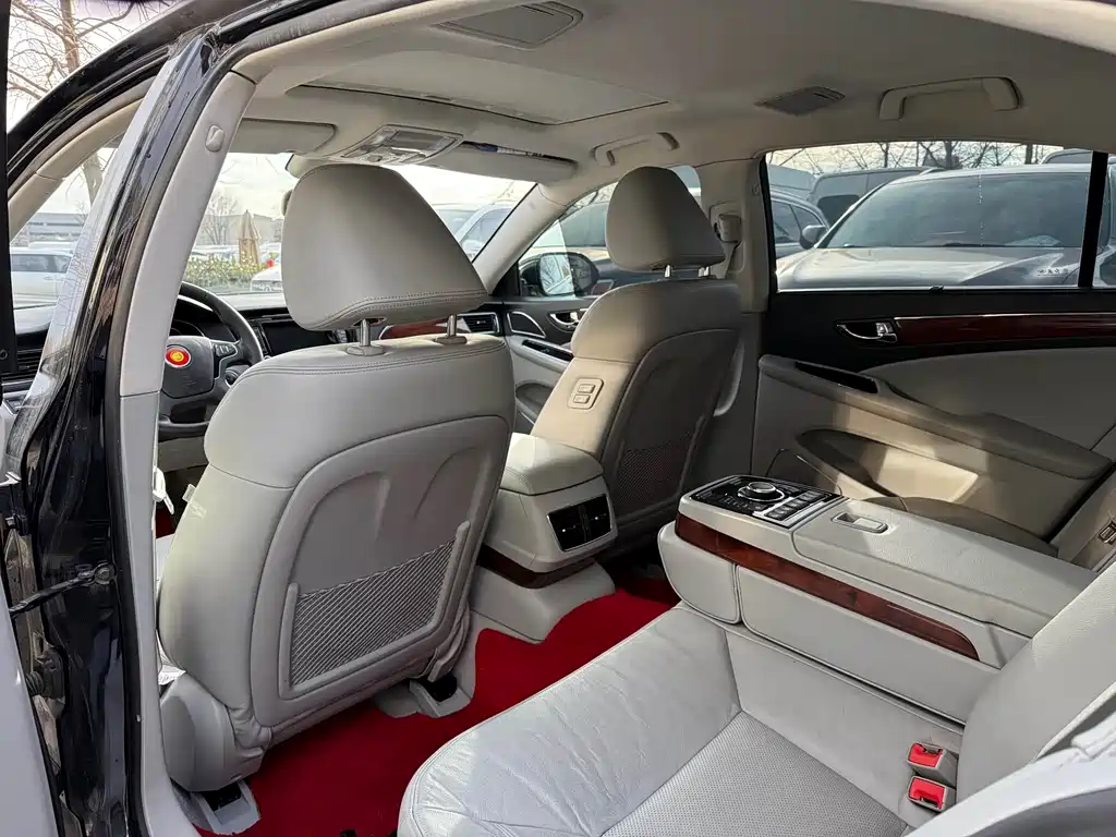 Hongqi H7 2013 2.5L