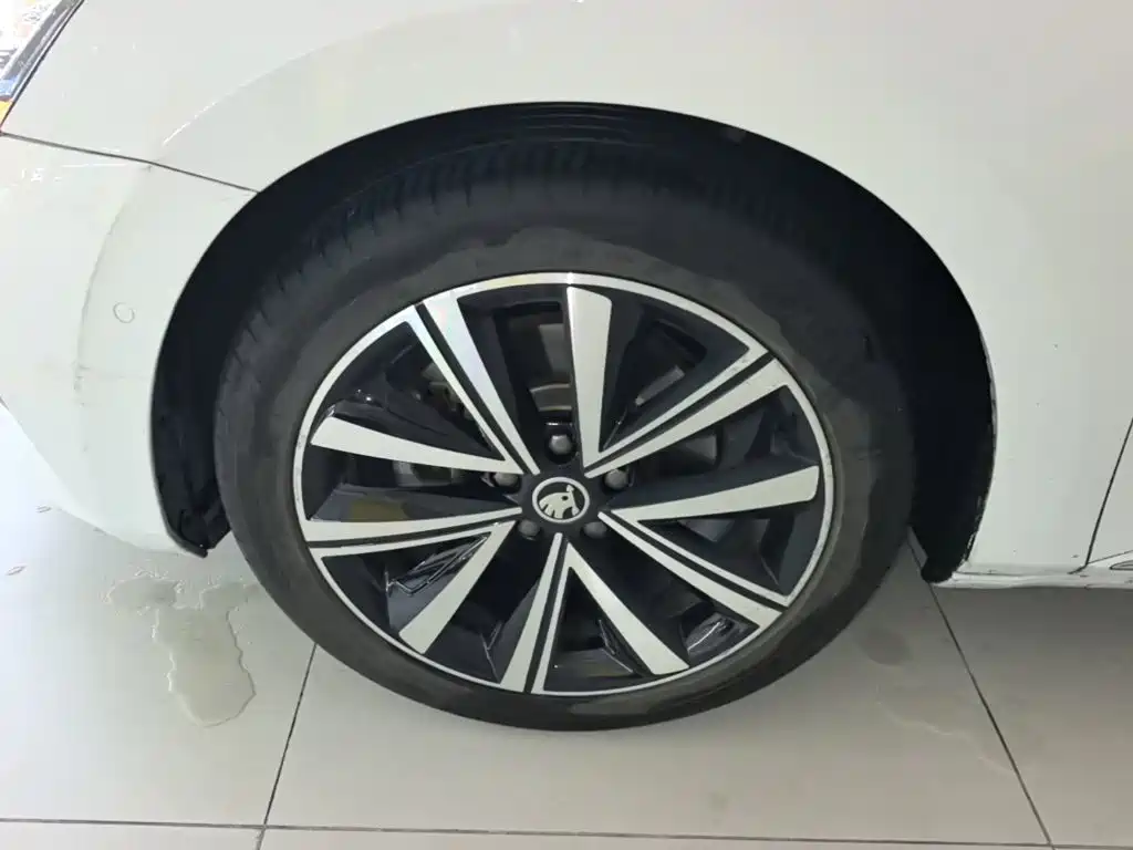 Skoda Superb — миниатюра 23