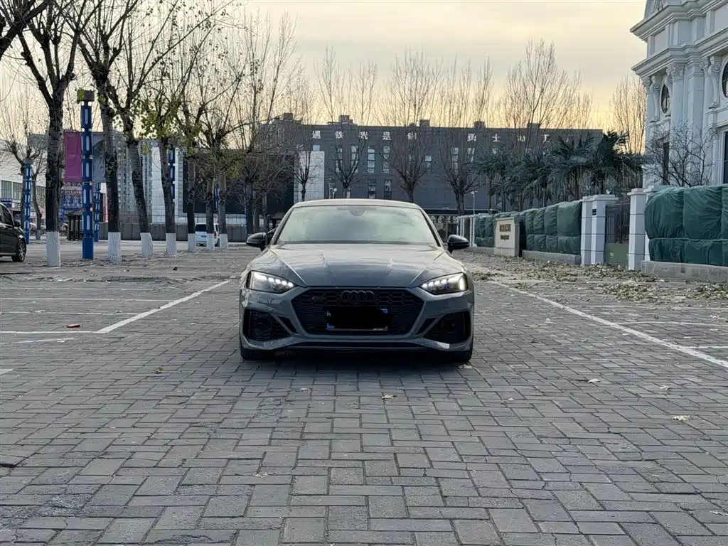 AUDI RS 5