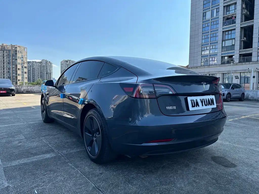 Tesla Model 3 — миниатюра 17