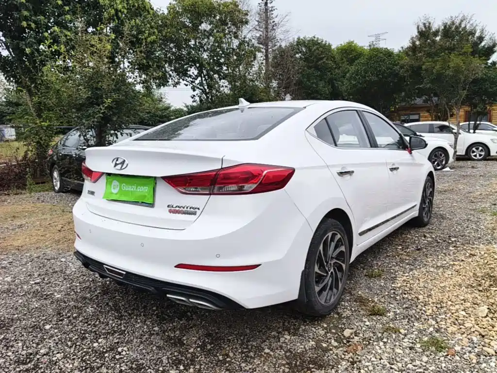 Hyundai Elantra — миниатюра 7