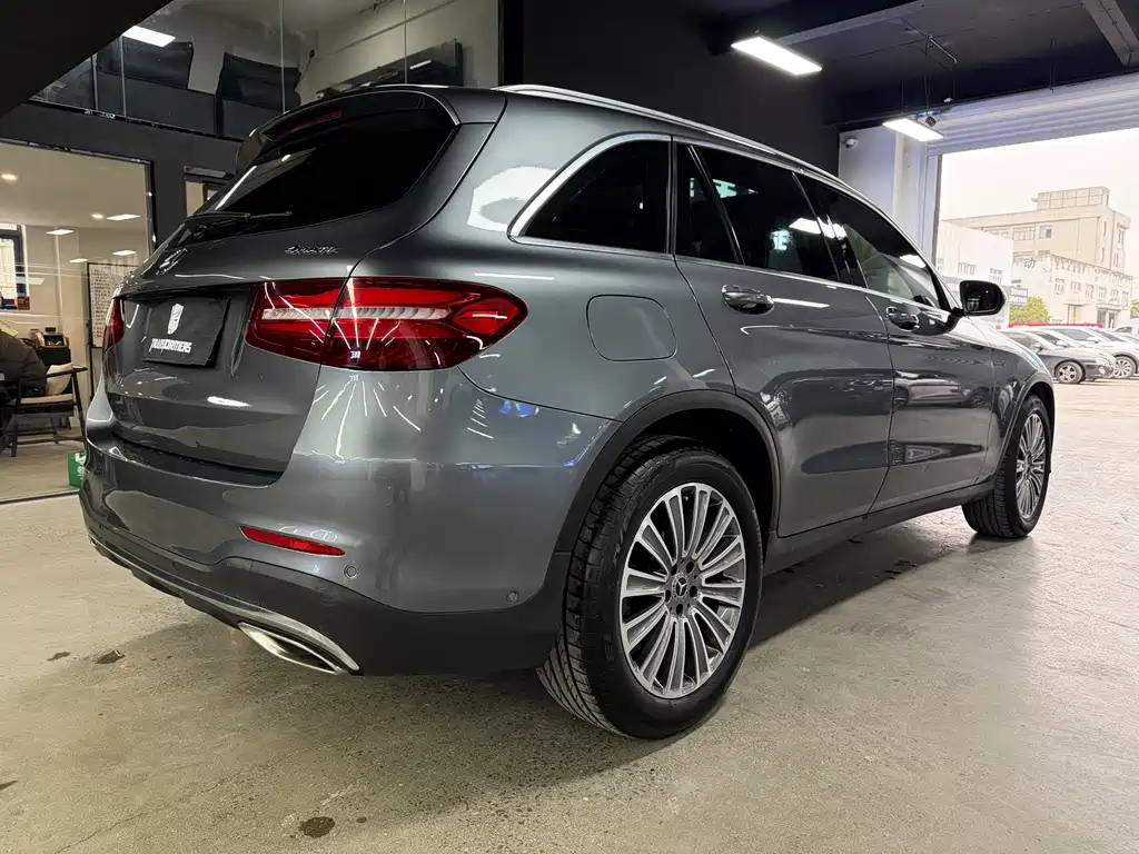 MERCEDES-BENZ GLC