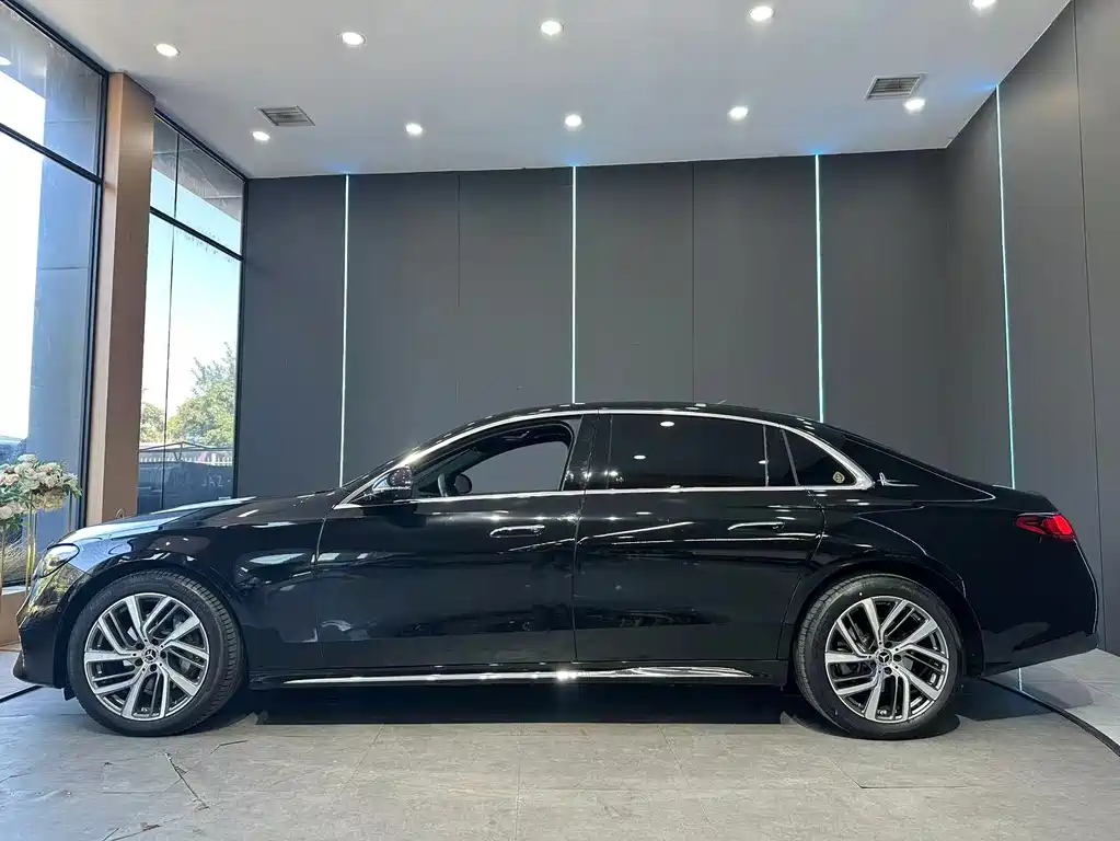 Mercedes-Benz E-Class — миниатюра 5
