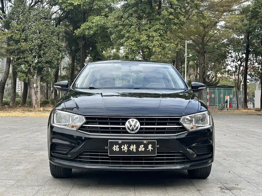 VOLKSWAGEN BORA