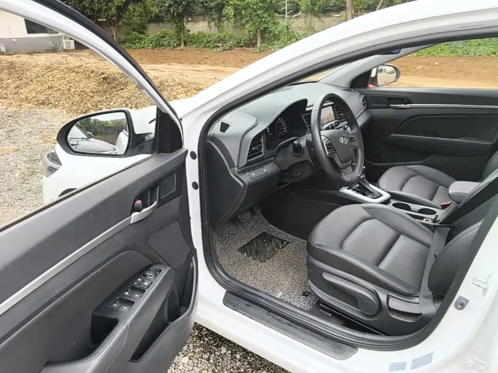 Hyundai Elantra — миниатюра 16