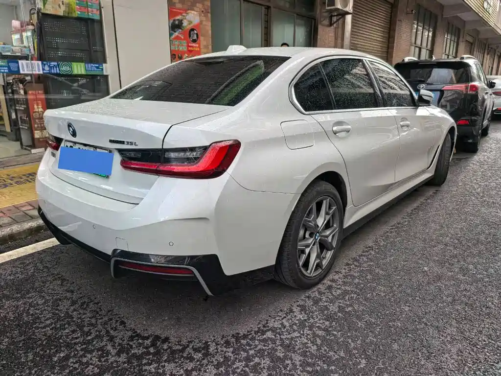 BMW i3 2025 eDrive 35 L