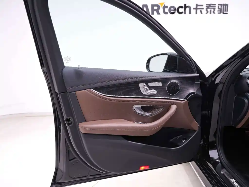 Mercedes-Benz E-Class — миниатюра 26