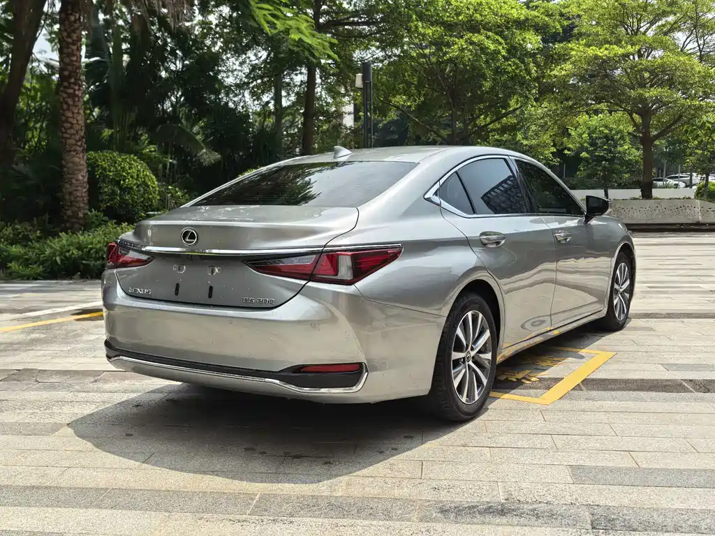 Lexus ES — миниатюра 5