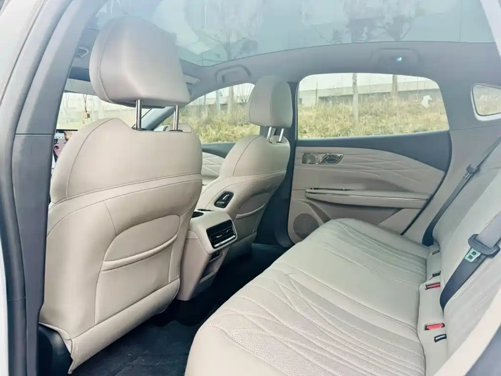 GEELY GALAXY GALAXY SPARKLE 8