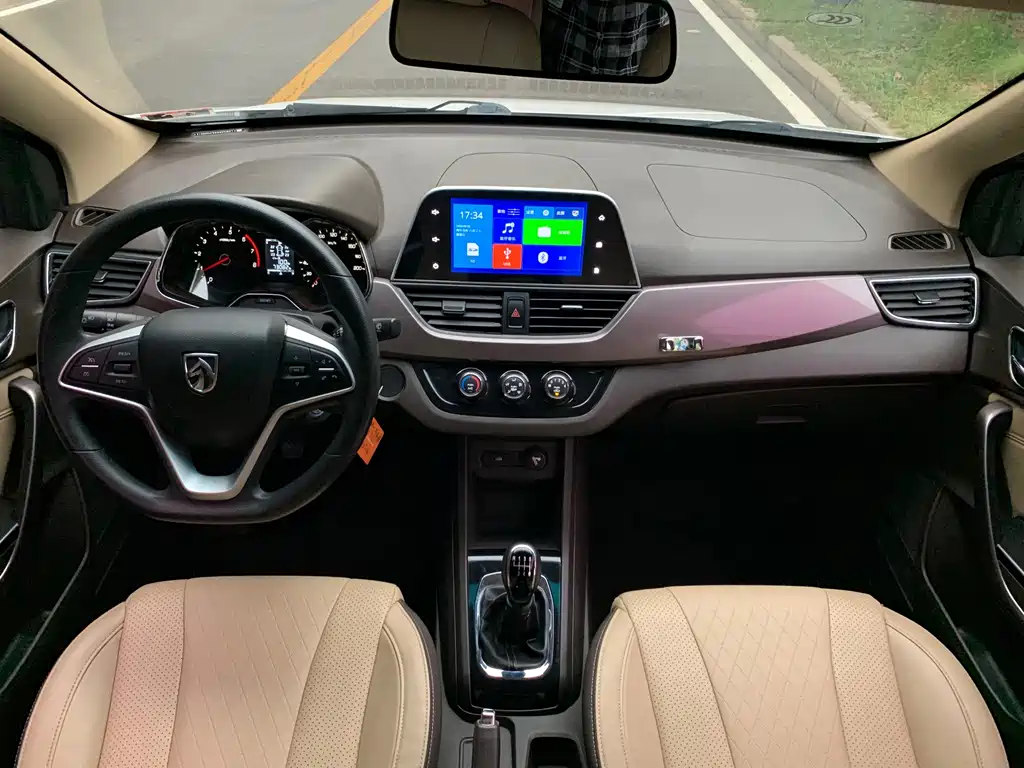 Baojun 310W — миниатюра 12