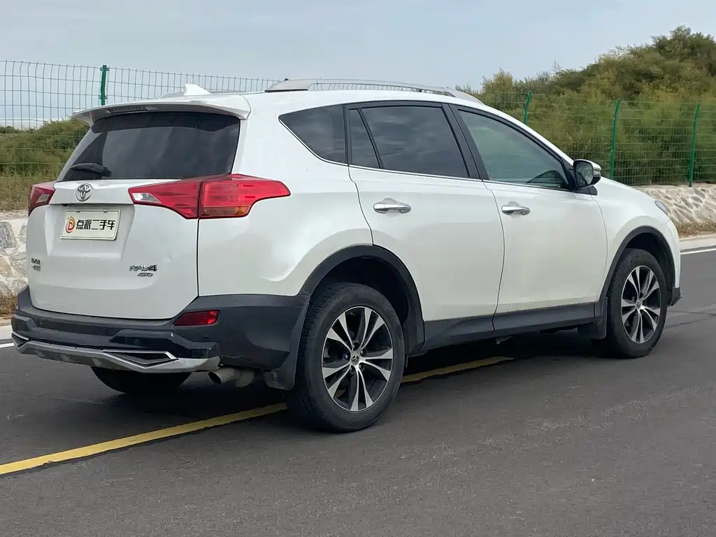 Toyota RAV4 — миниатюра 4