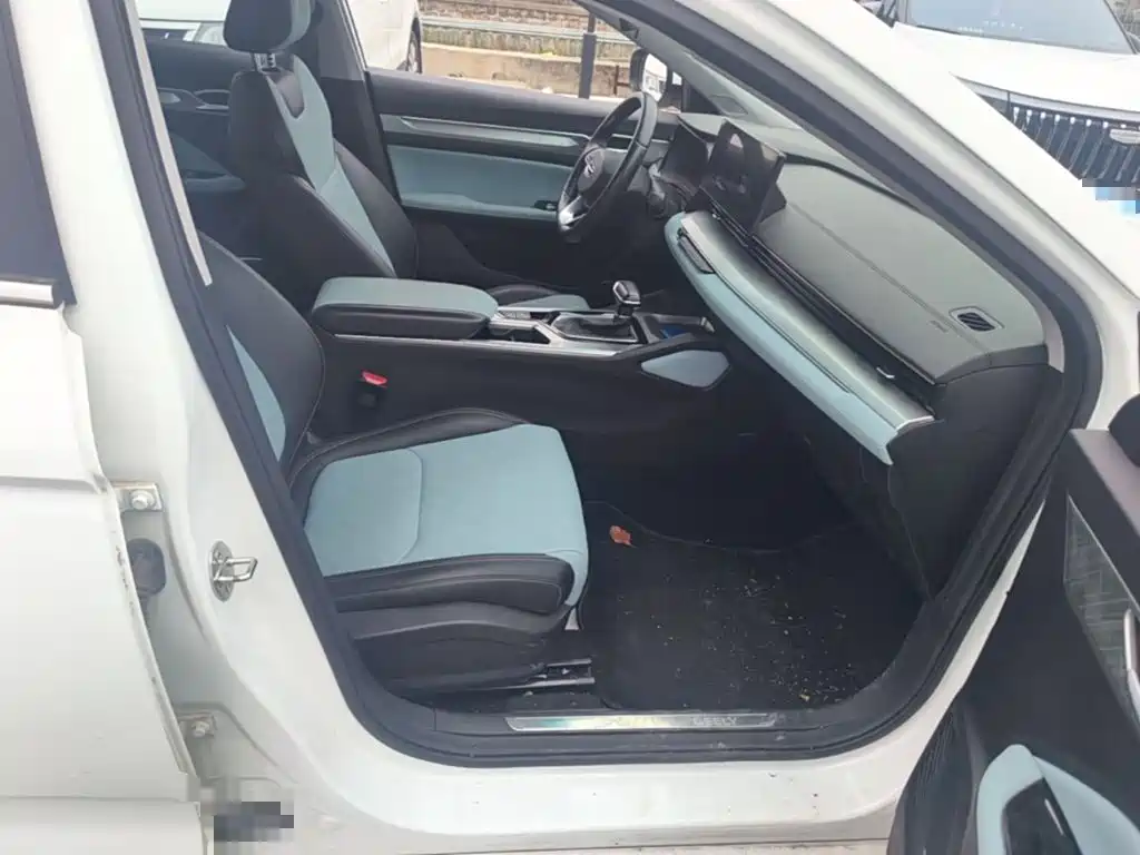 Geely Emgrand L — миниатюра 18