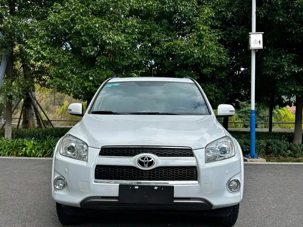 Toyota RAV4 — миниатюра 2