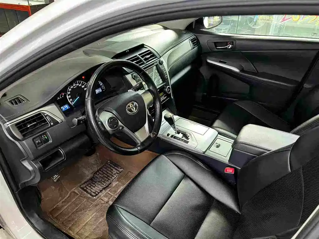 Toyota Camry 2012 2.0S