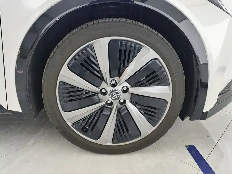 Toyota bZ5 — миниатюра 6