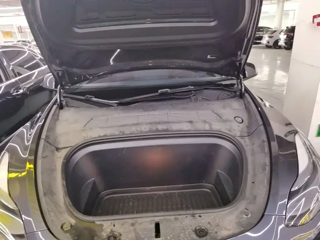 Tesla Model Y — миниатюра 20