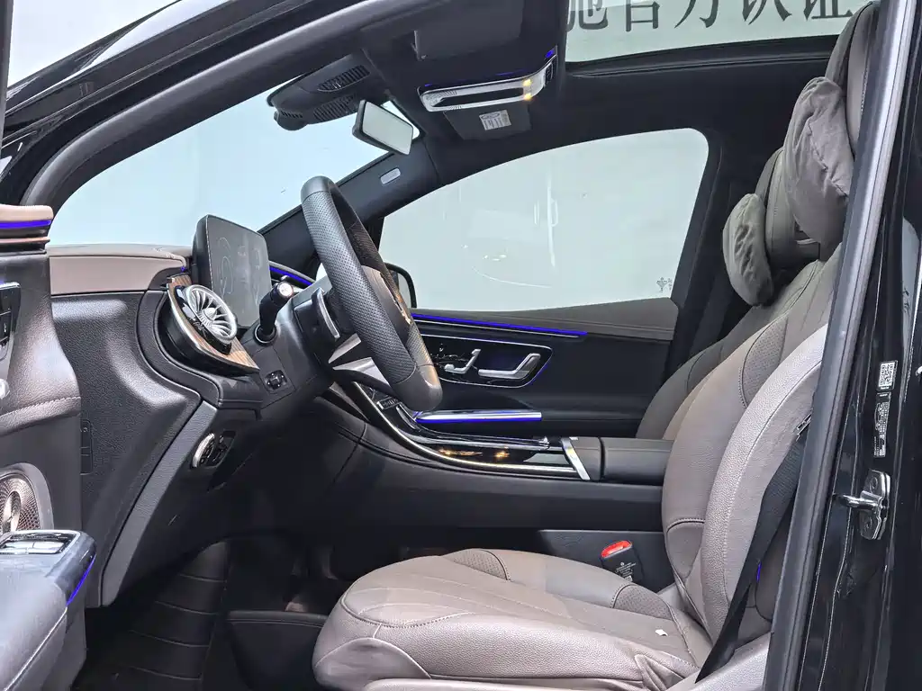 Mercedes-Benz EQE SUV — миниатюра 12