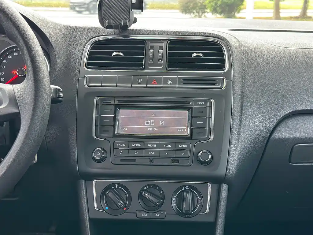 Volkswagen Polo — миниатюра 14