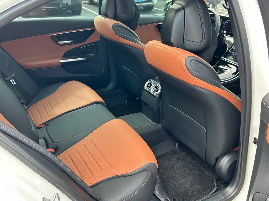 Mercedes-Benz C-Class — миниатюра 12