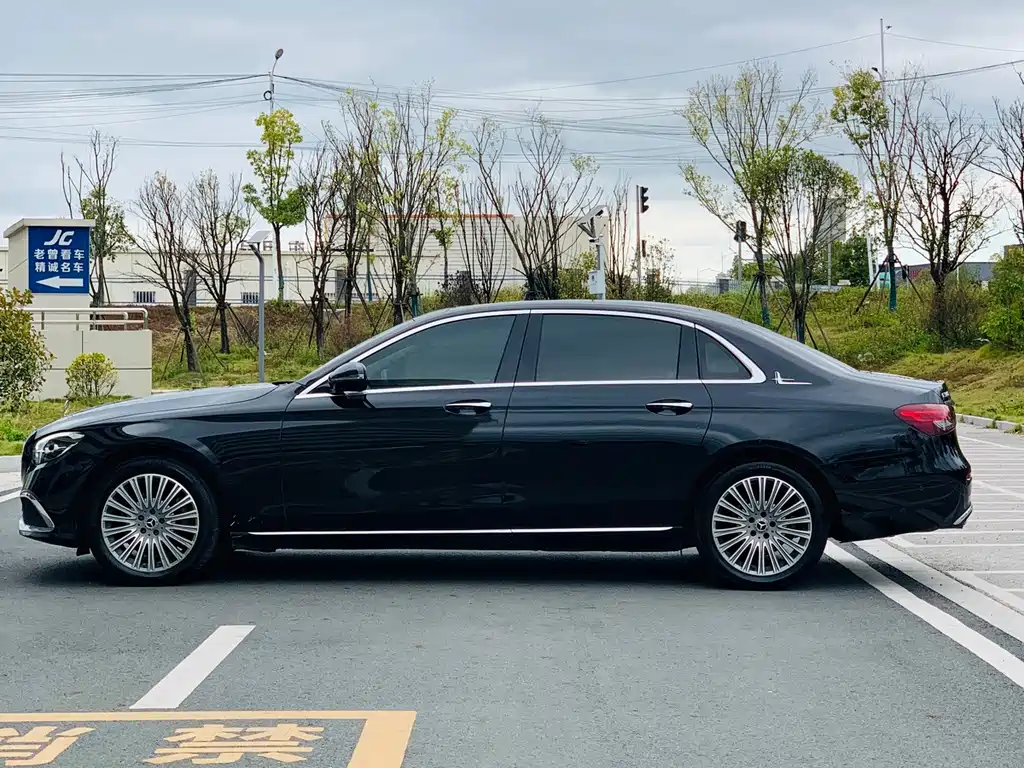 Mercedes-Benz E-Class 2023 — фото 4