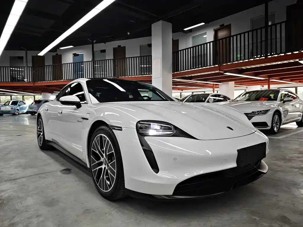 Porsche Taycan — миниатюра 3