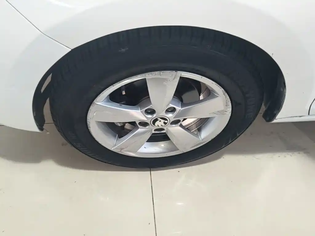 Skoda Rapid Spaceback — миниатюра 23