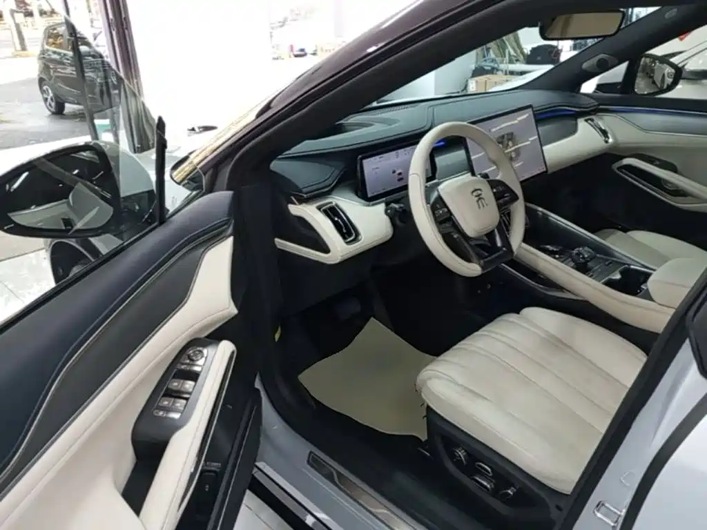 BYD L EV — миниатюра 16