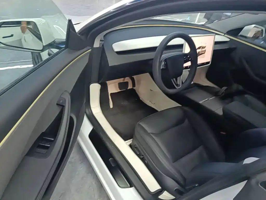 Tesla Model 3 — миниатюра 16