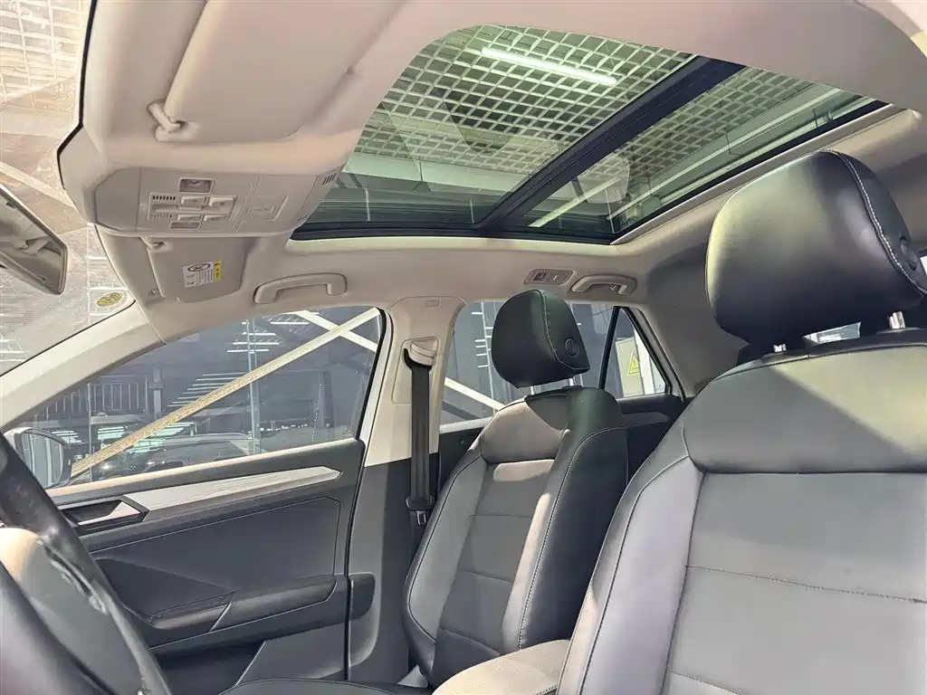 VOLKSWAGEN T ROC EXPLORING SONGS