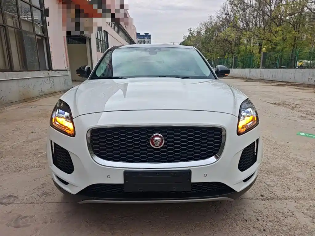Jaguar E-PACE — миниатюра 3