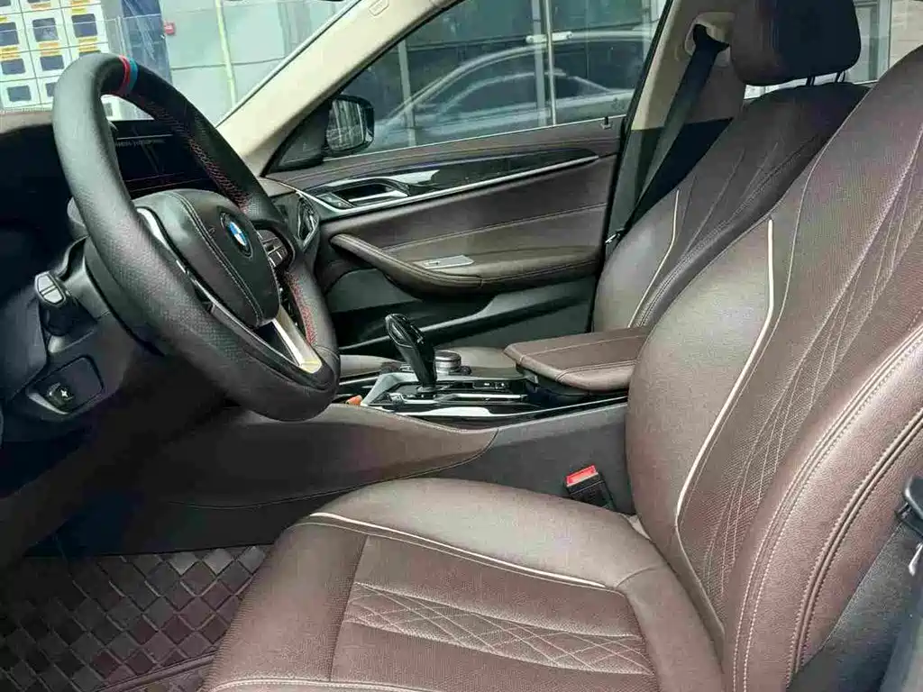 BMW 5 Series — миниатюра 9