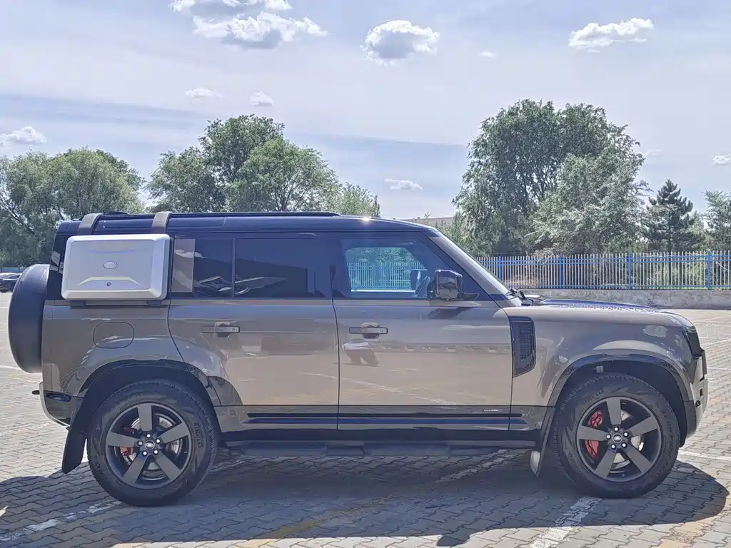 Land Rover Defender — миниатюра 3