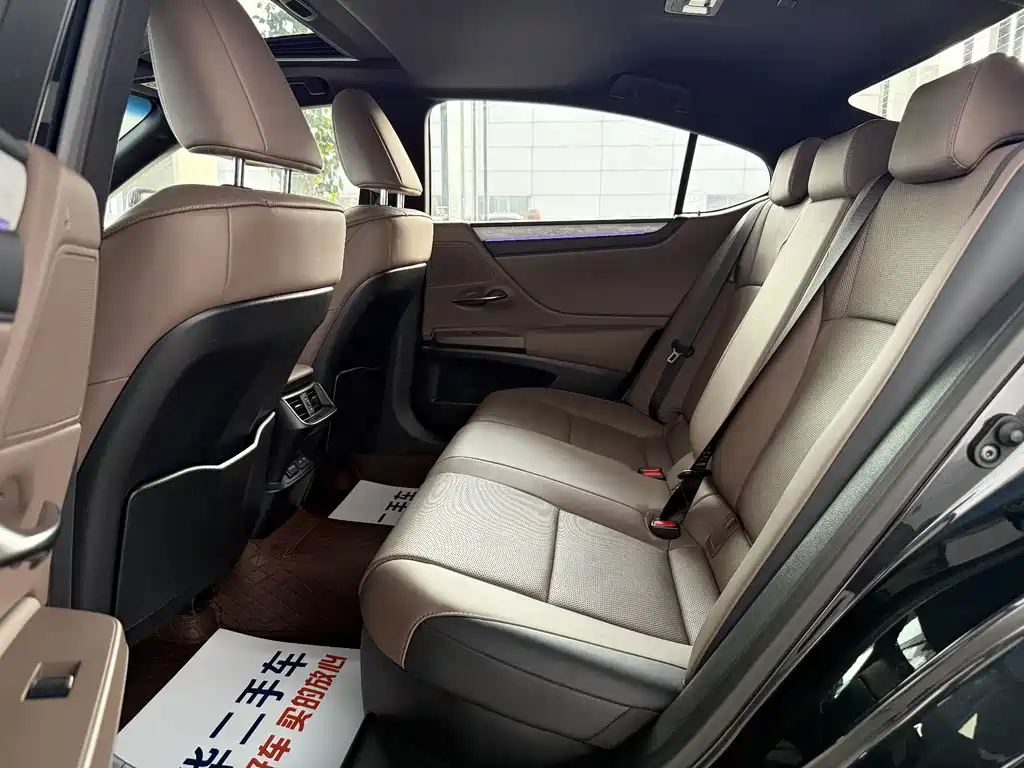 Lexus ES — миниатюра 7