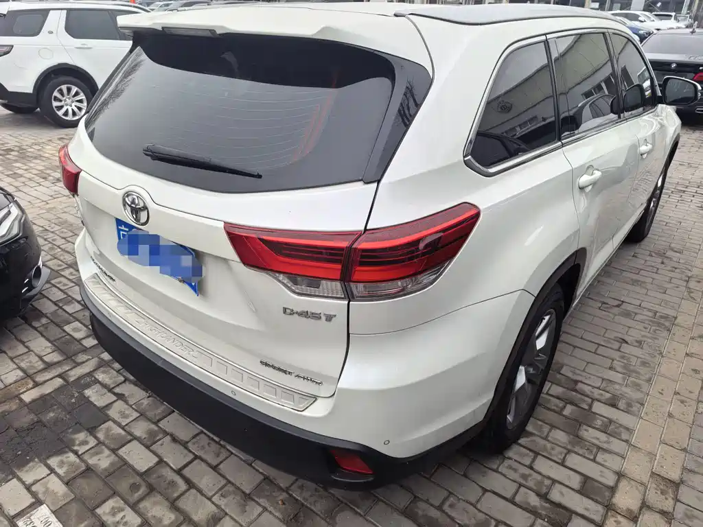 TOYOTA HIGHLANDER